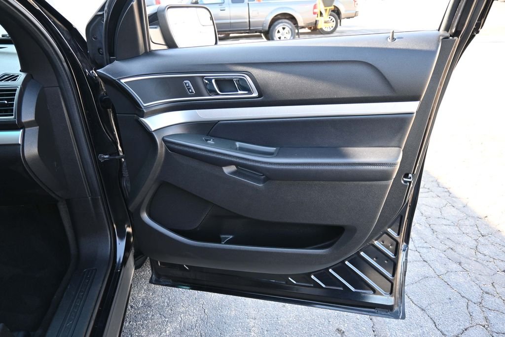 Used 2016 Shadow Black Ford XLT image 22