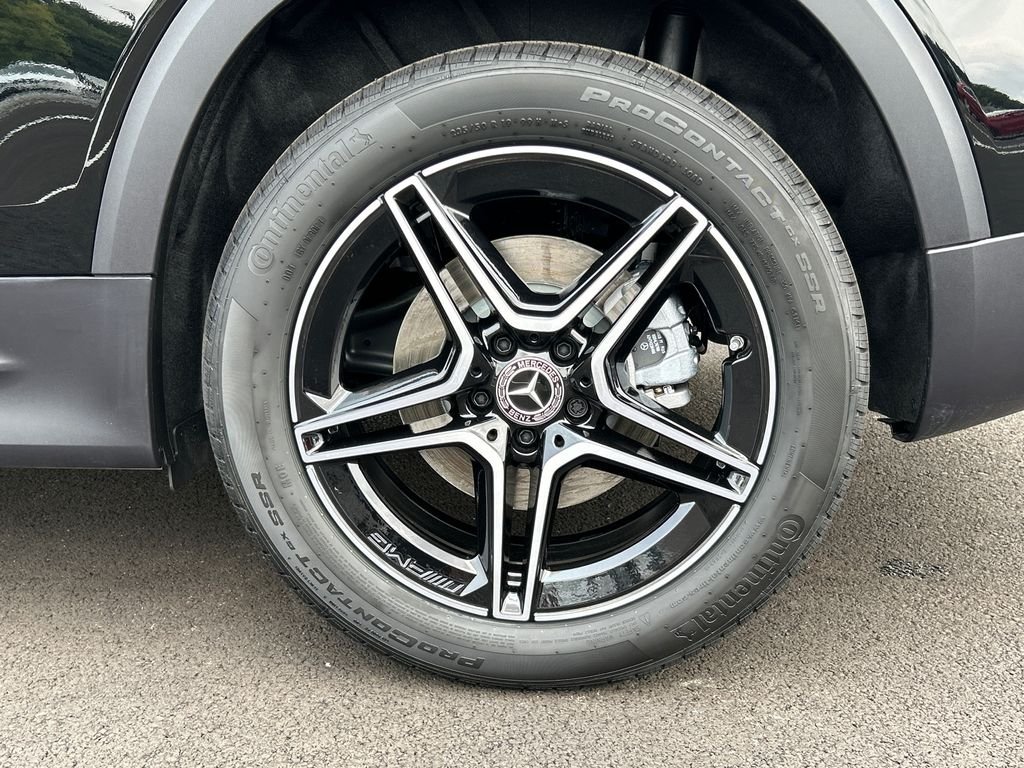 New 2026 Night Black Mercedes-Benz GLB 250 image 35