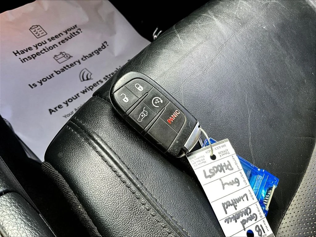 Used 2018 Crystal Metallic Jeep Limited image 36