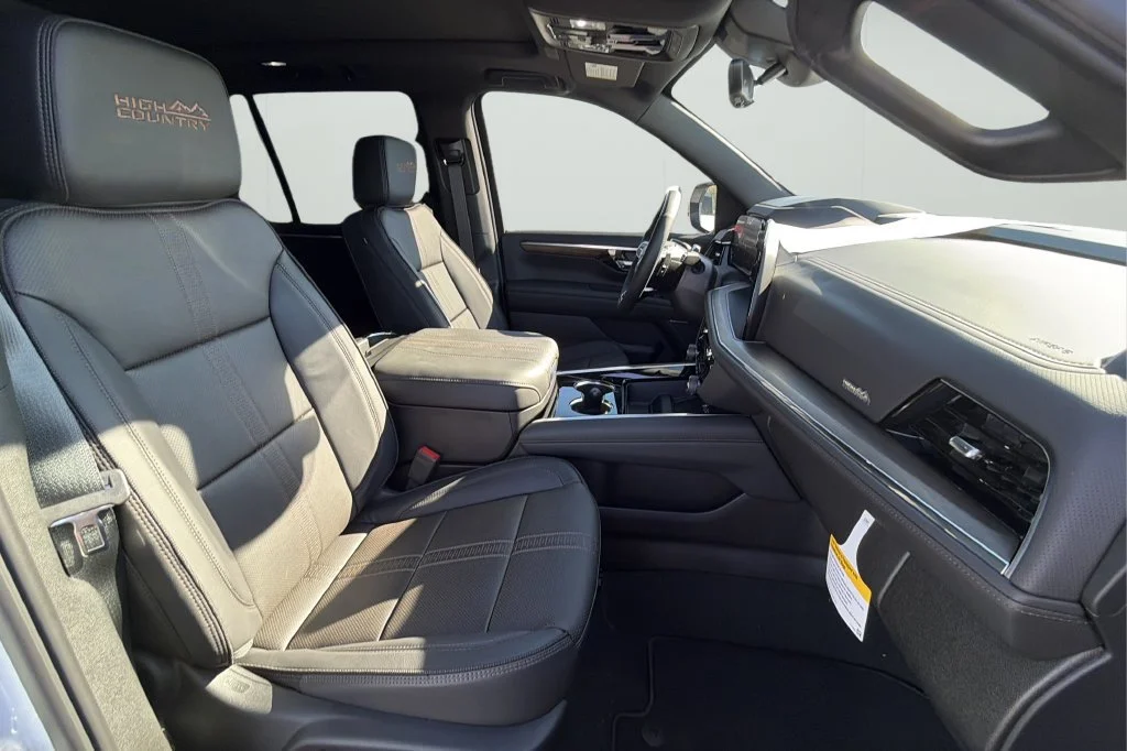 New 2026 Polar White Tricoat Chevrolet High Country image 15