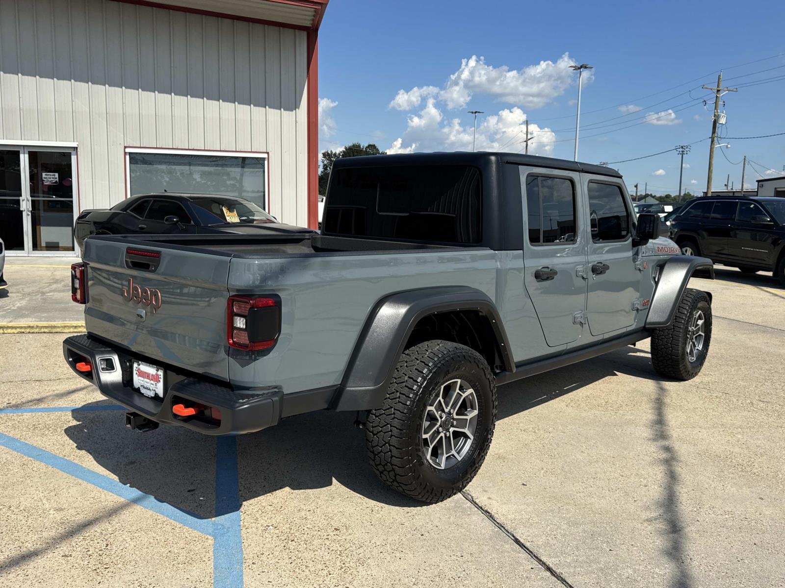 Used 2025 Anvil Clearcoat Jeep Mojave image 7