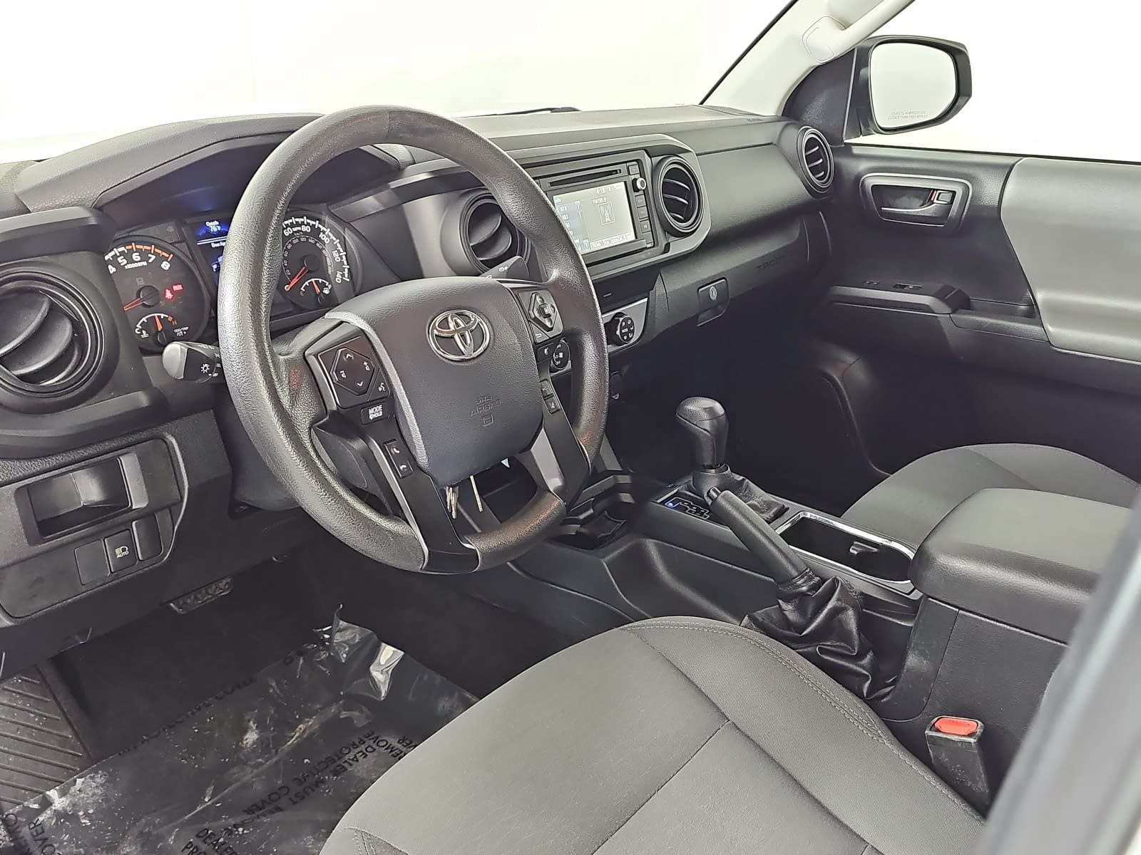 Used 2019 White Toyota SR image 13