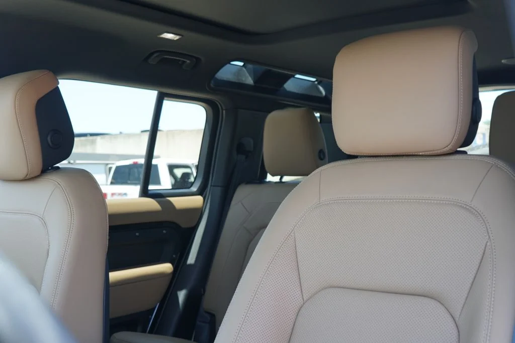 New 2026 Black Land Rover X-Dynamic SE image 12