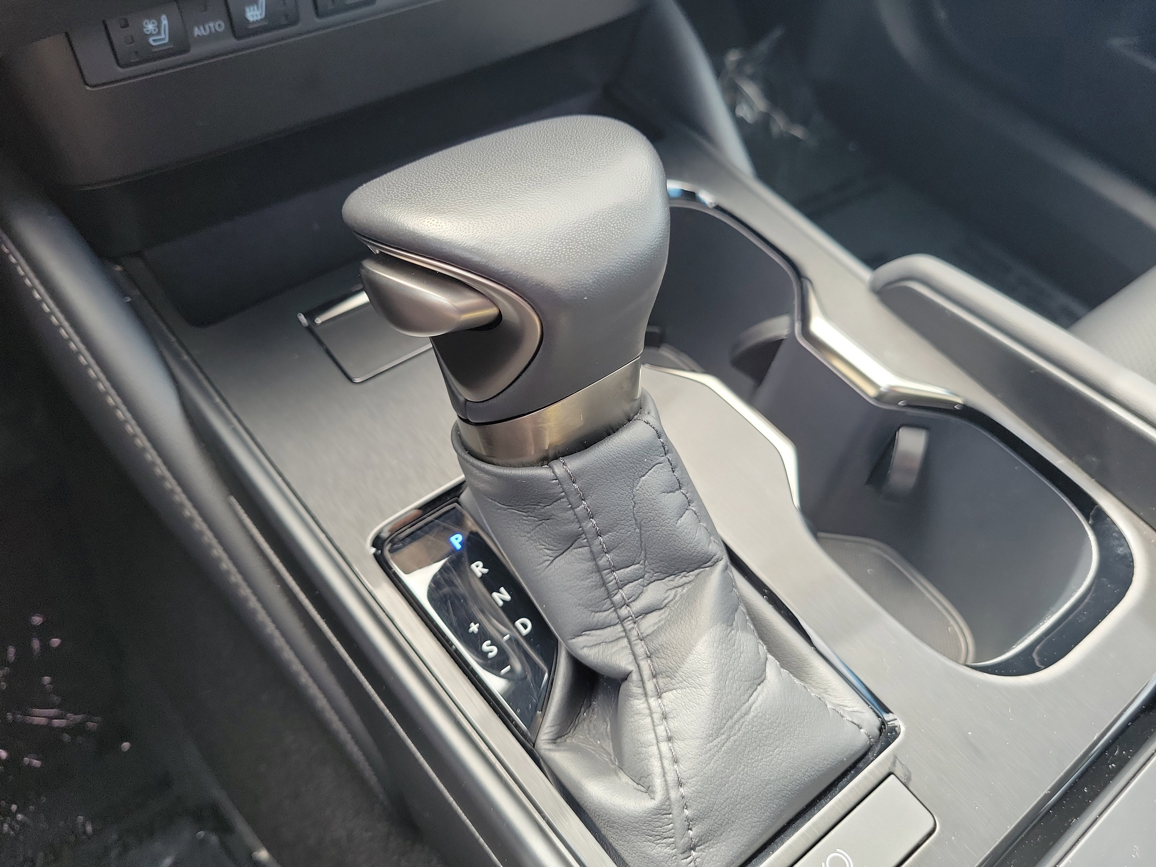 2025 Lexus ES 350 - Photo 30