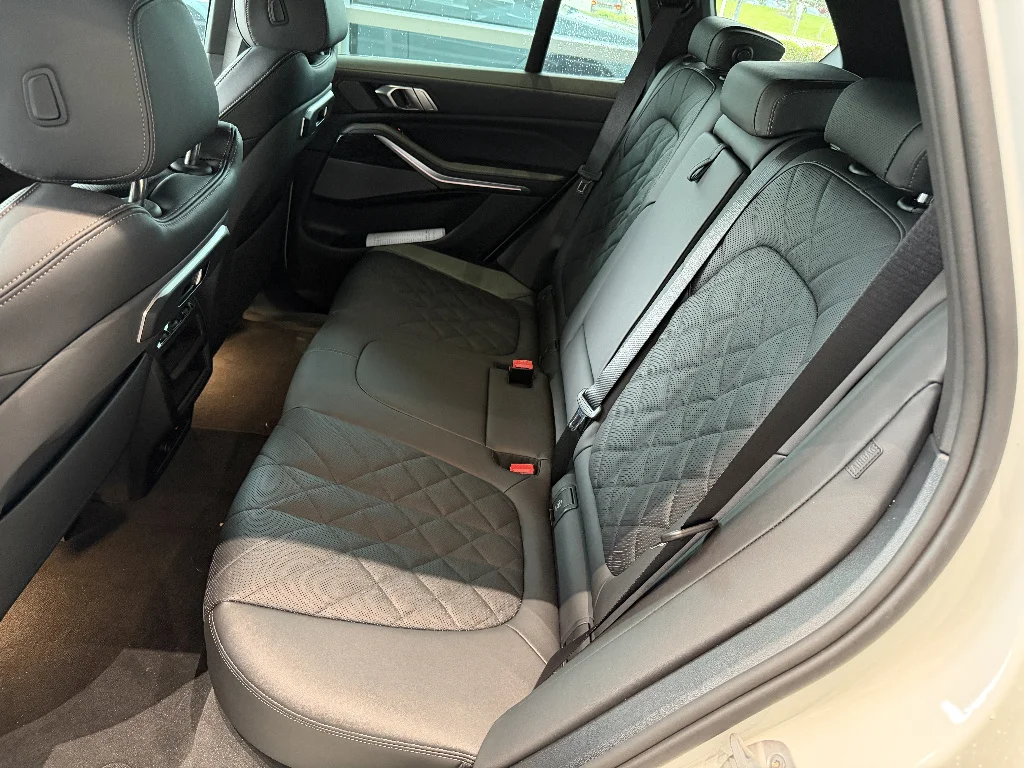New 2026 Mineral White Metallic BMW xDrive40i image 13