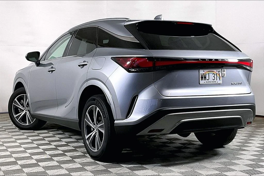 Used 2023  Lexus 350 image 13