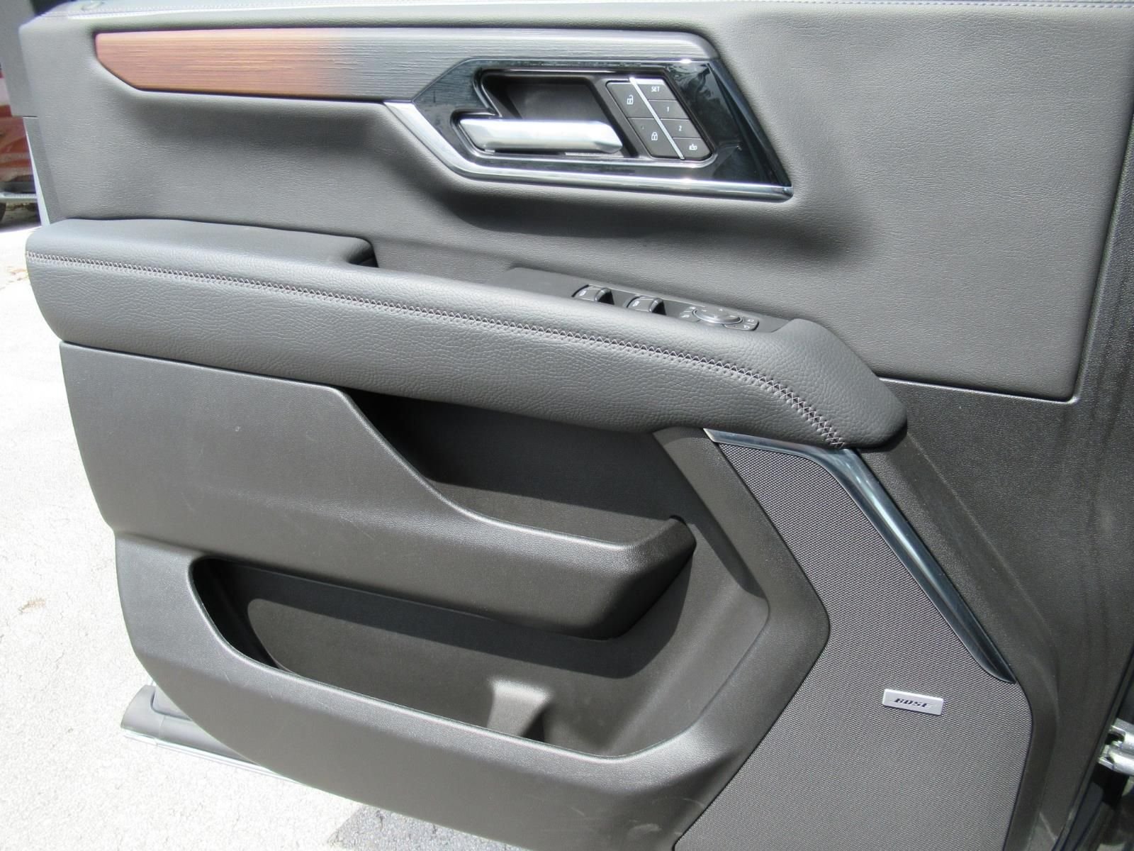 Used 2025 Silver GMC Denali image 19