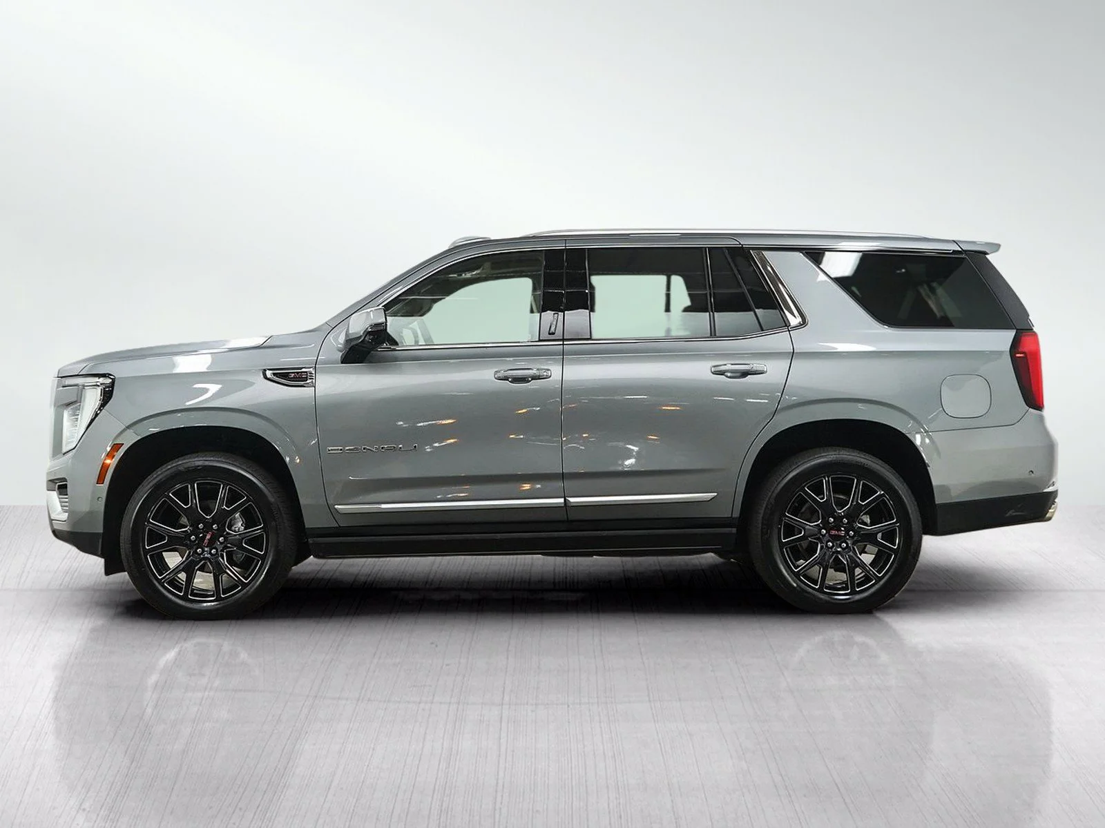 Used 2026 GMC Yukon Denali with VIN 1GKS2DKL5TR106711 for sale in Roseville, Minnesota