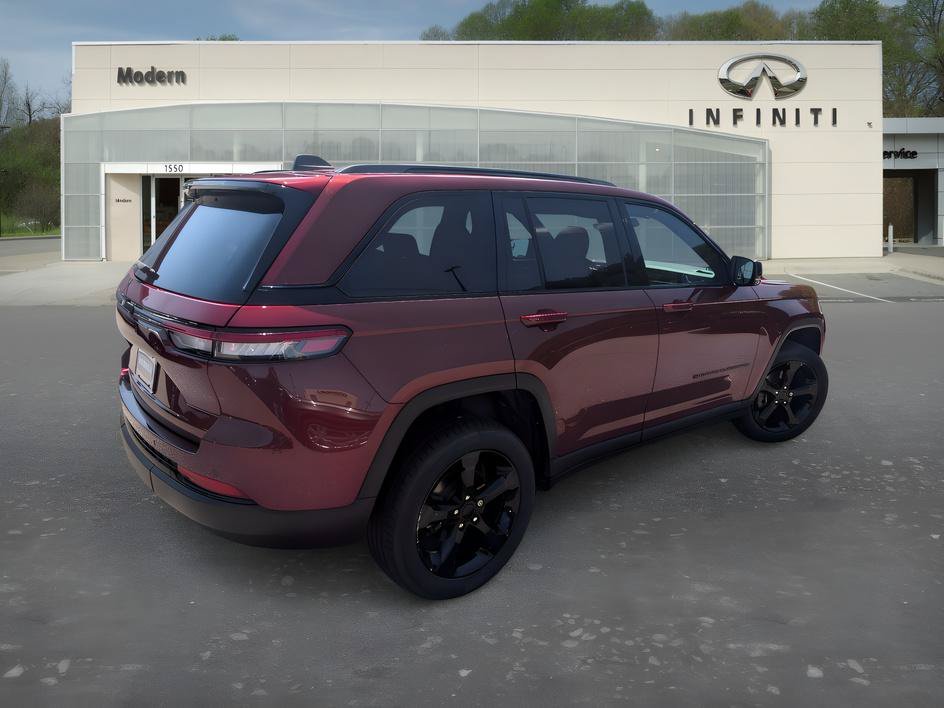 Used 2023 Velvet Red Pearlcoat Jeep Altitude image 4