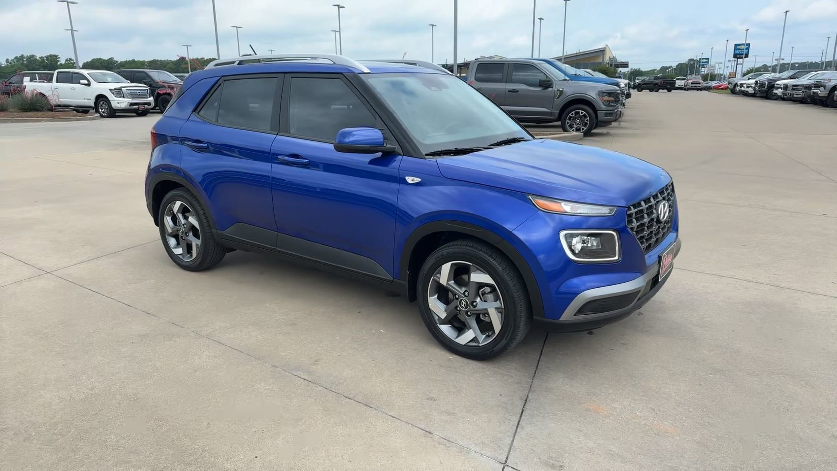 Used 2025 Intense Blue Hyundai Limited image 3