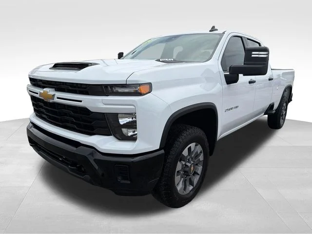 Used 2025 White Chevrolet Custom image 3