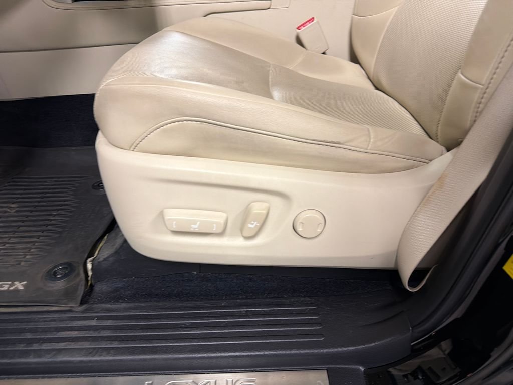 Used 2021 Black Lexus 460 image 25