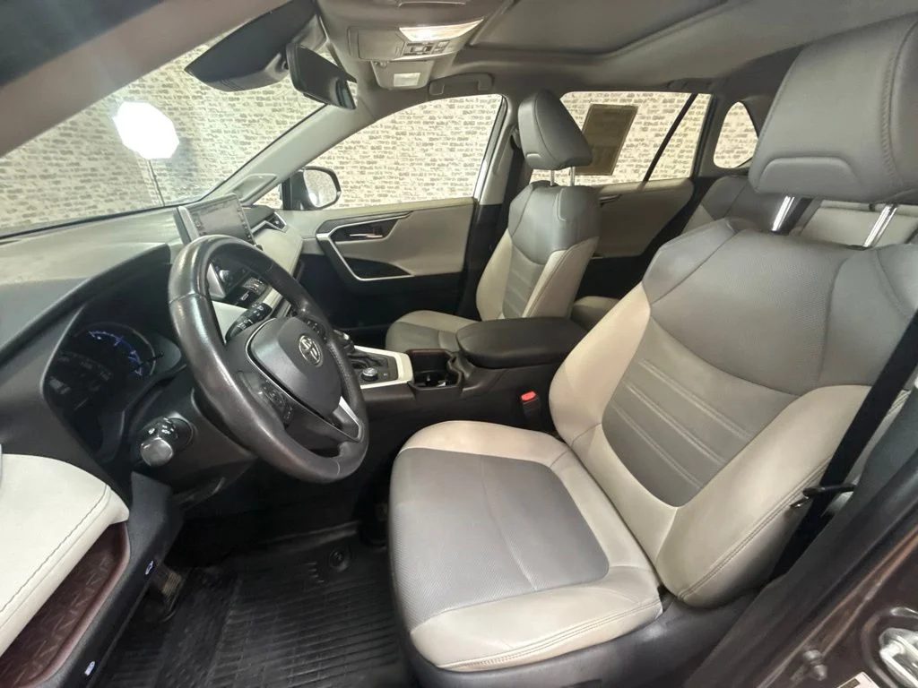 Used 2022 Gray Toyota Limited image 25