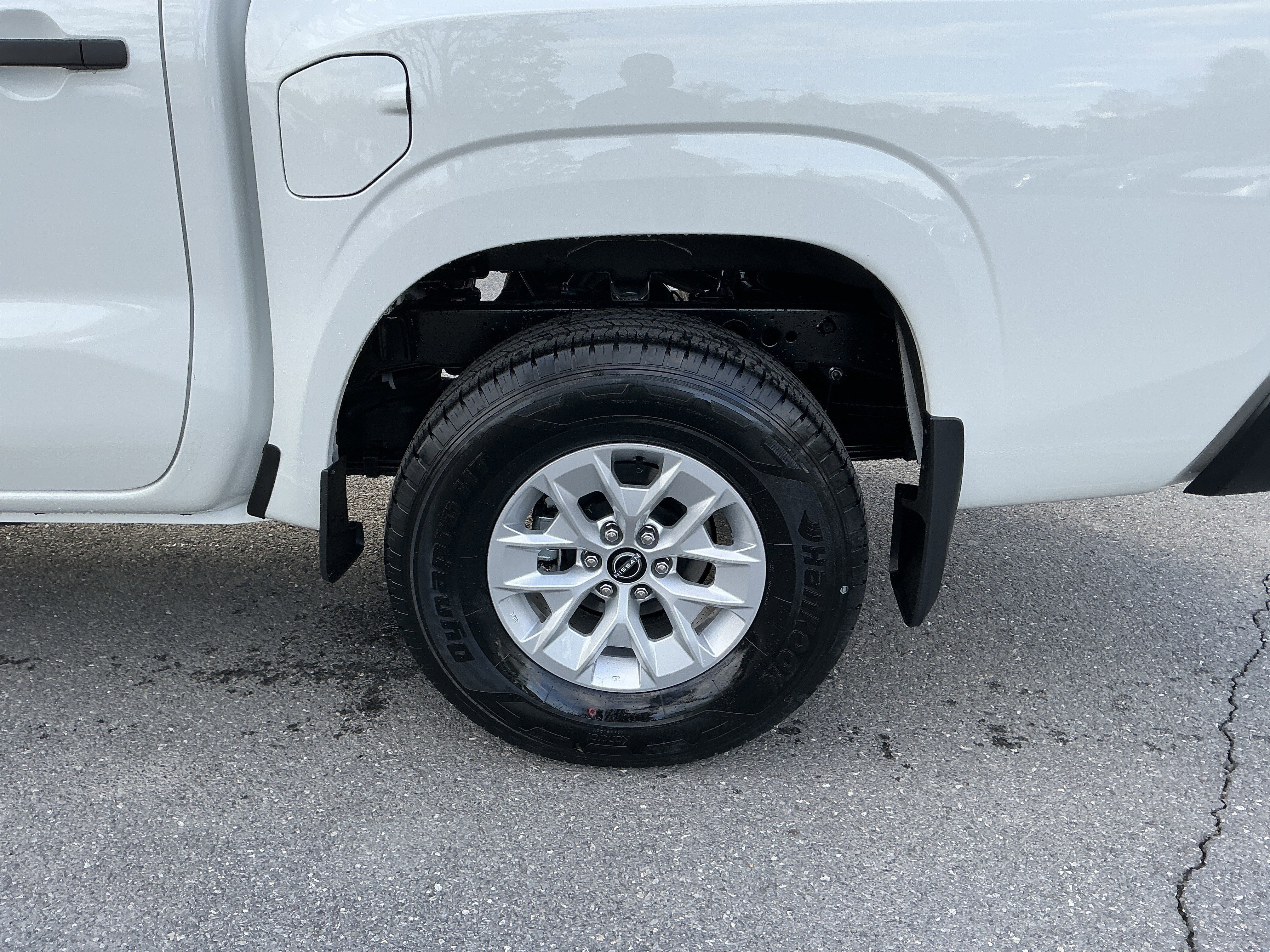 New 2026 Glacier White Nissan Crew Cab S image 9