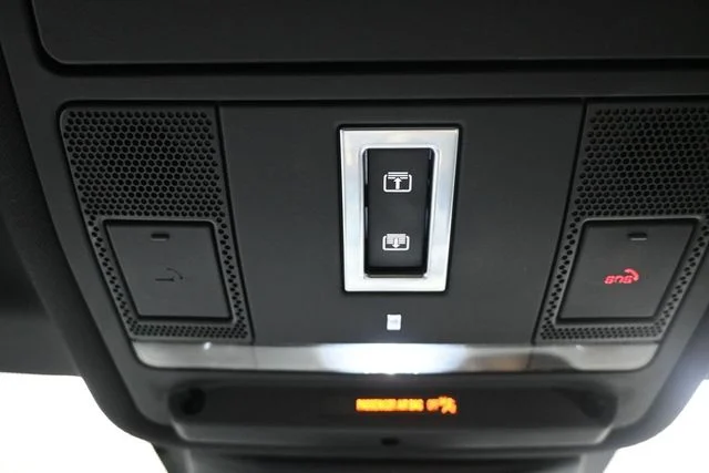 Used 2020  Land Rover First Edition image 23