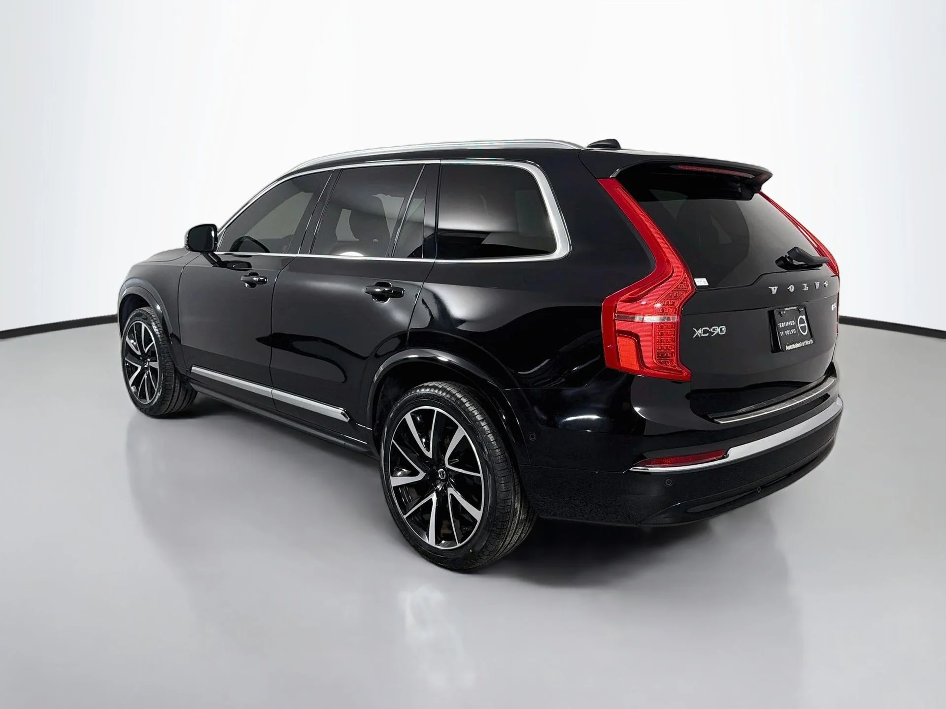Certified Used 2024 Onyx Black Volvo Plus image 8