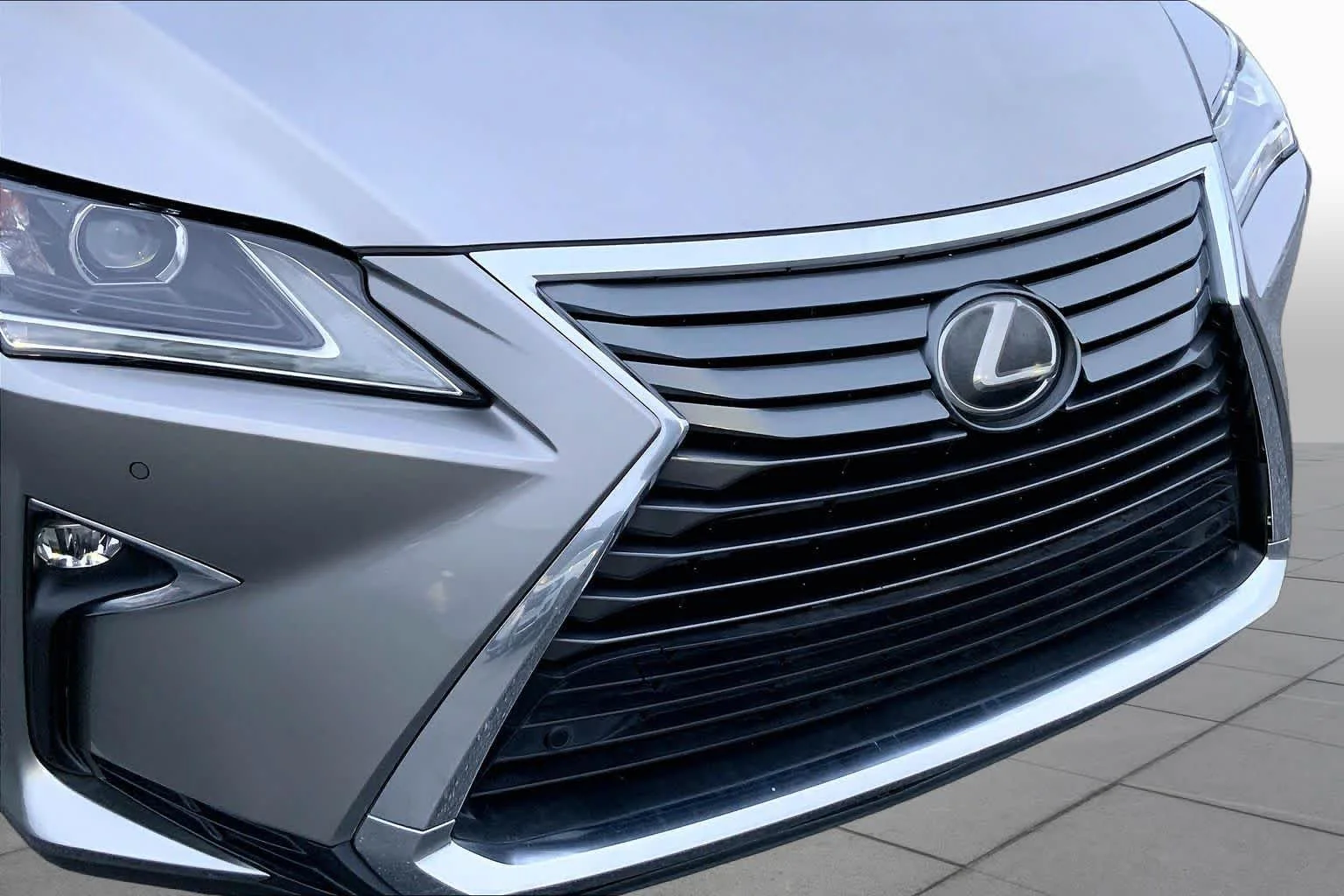 Used 2018 Atomic Silver Lexus  image 27