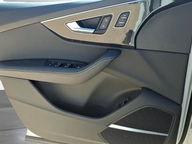 Used 2025  Audi Premium Plus image 18
