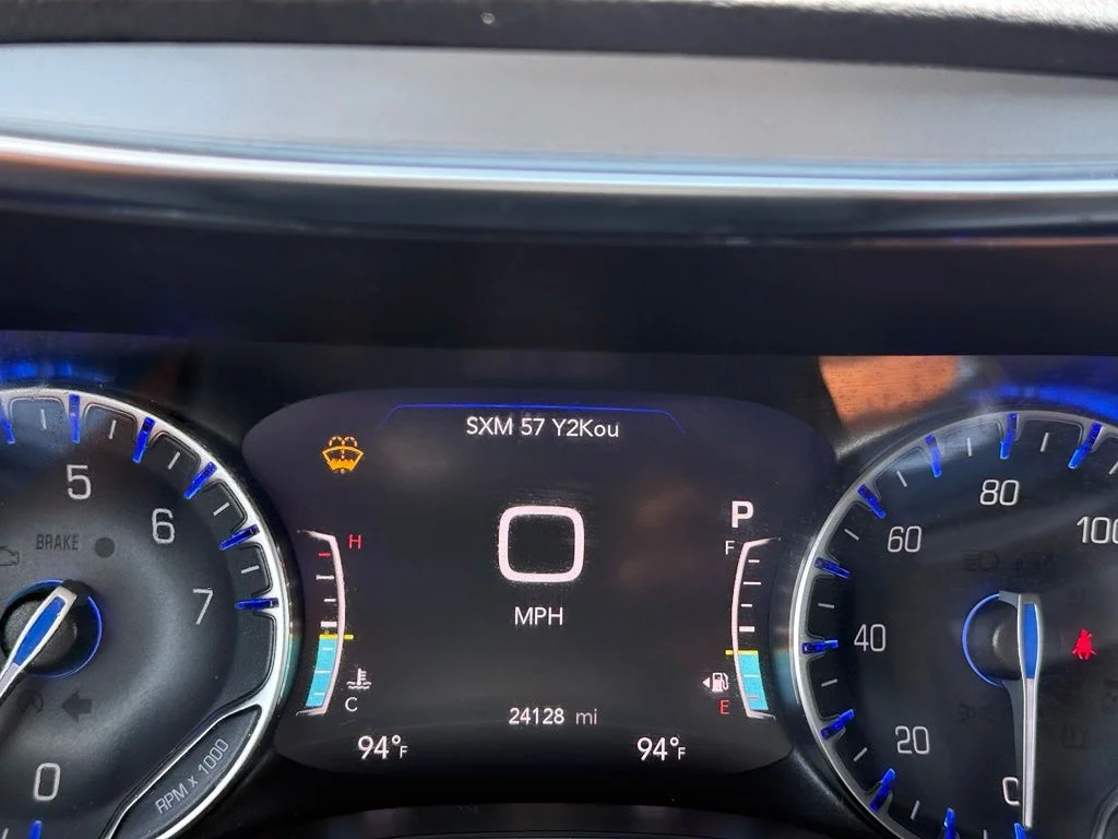 Used 2025 White Chrysler Limited image 18