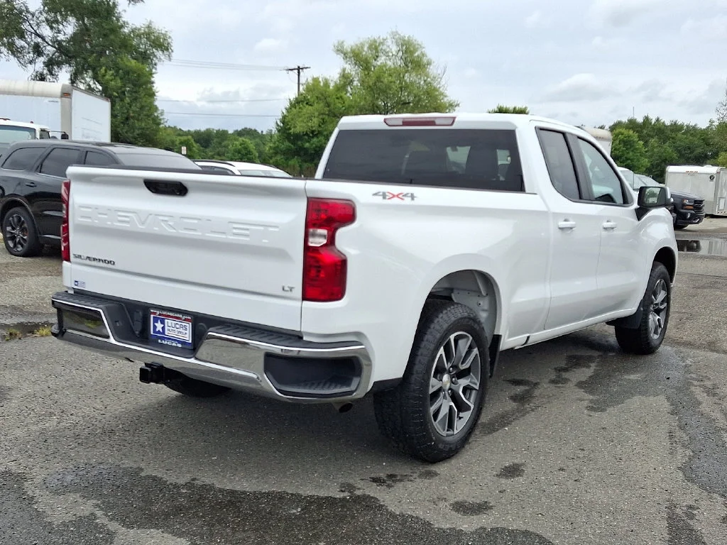 Used 2024 Summit White Chevrolet LT image 11