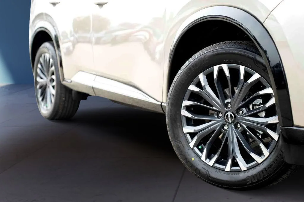 New 2026 Gold Nissan Platinum image 2