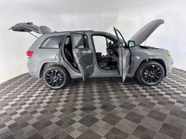 Used 2022 Gray Jeep Laredo X image 15