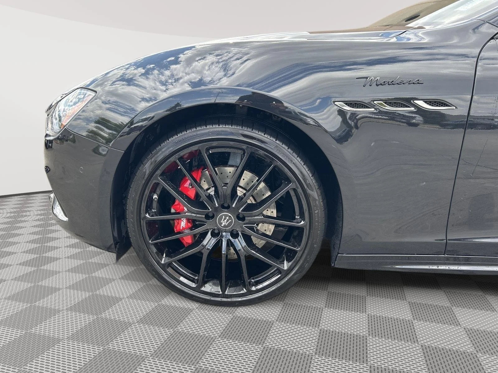 Used 2022 Nero Ribelle Metallic Maserati Modena Q4 image 9