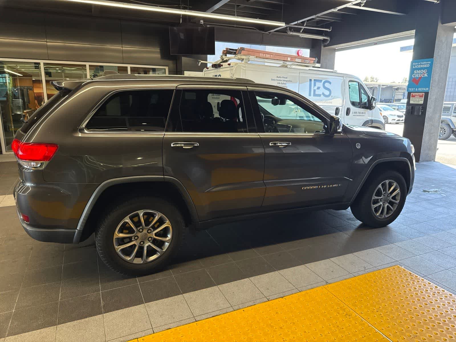 Used 2016 Granite Crystal Metallic Clearcoat Jeep Limited image 8