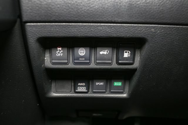 Used 2019 Gray Nissan SV image 32