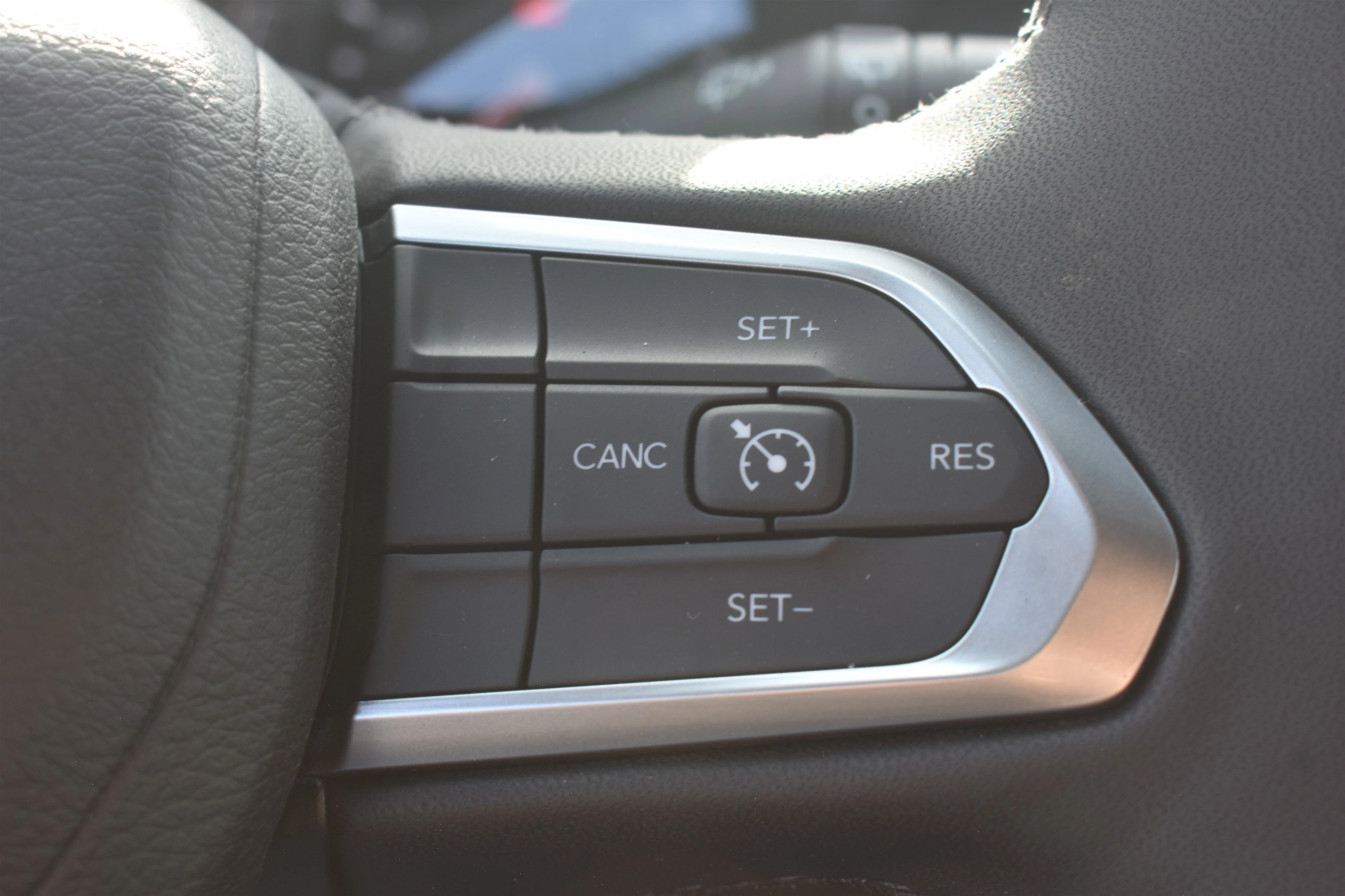 New 2026 Fathom Blue Pearl Coat Jeep Latitude Altitude image 21