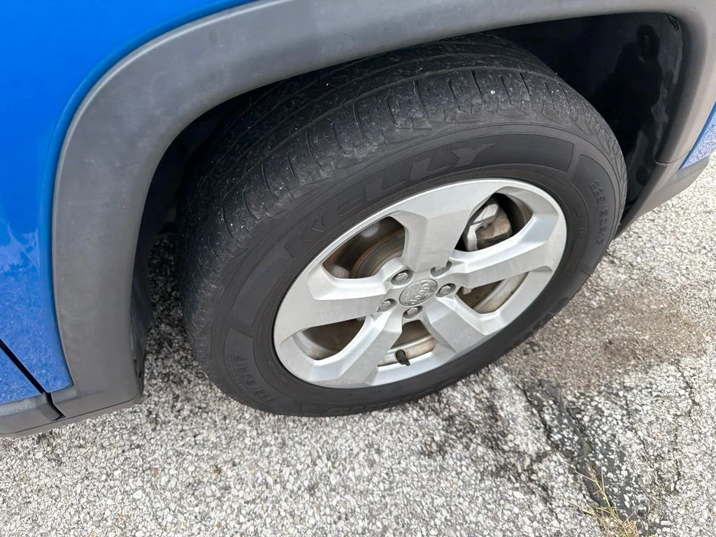 Used 2021 Blue Jeep Latitude image 14