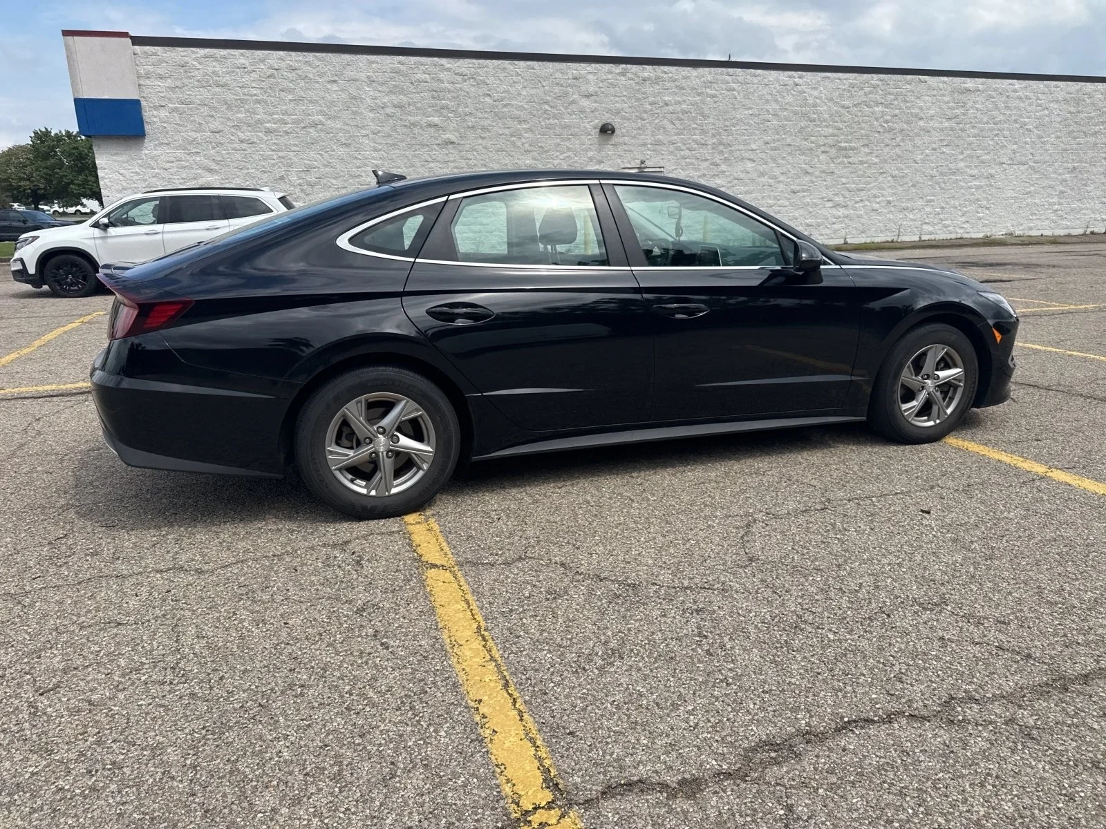 Used 2023 Onyx Black Hyundai SE image 23