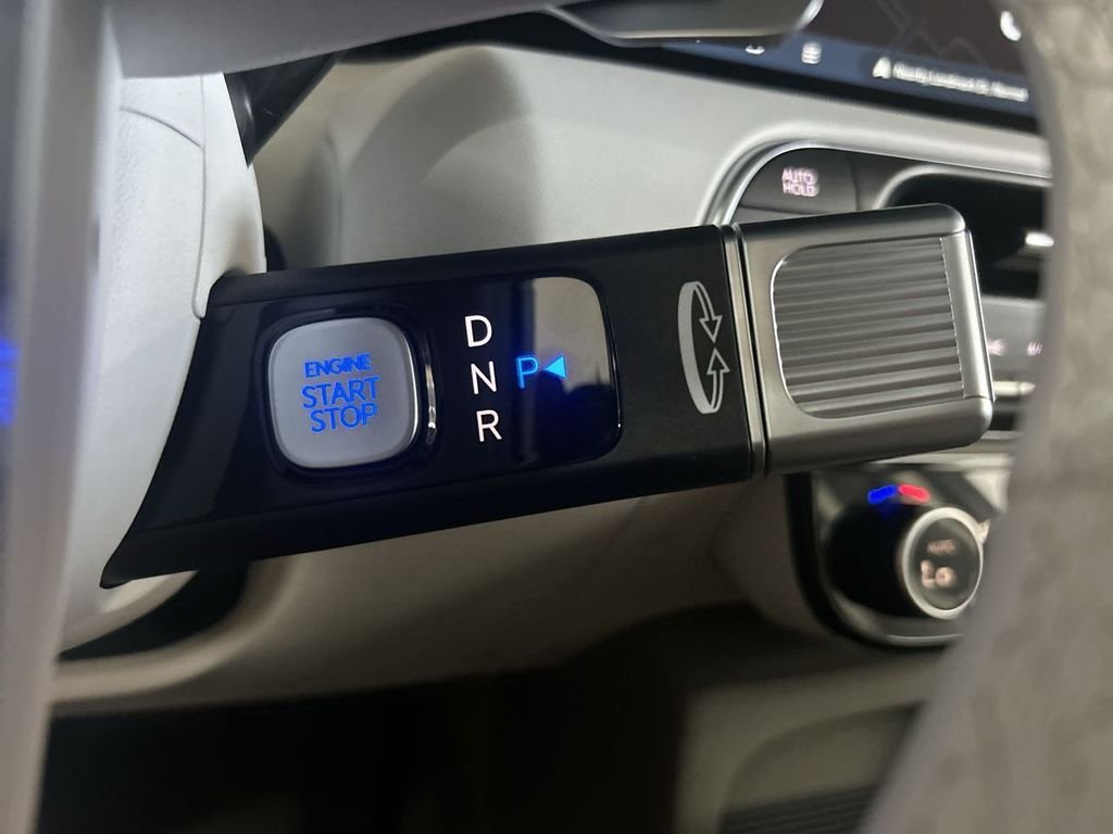 New 2026 Silver Metallic Hyundai SEL 8P image 25