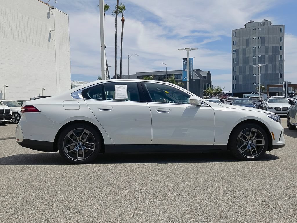 Used 2026 Alpine White BMW eDrive40 image 4