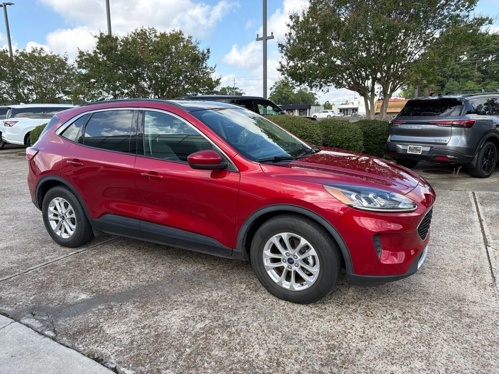 Used 2020 Red Ford SE image 5