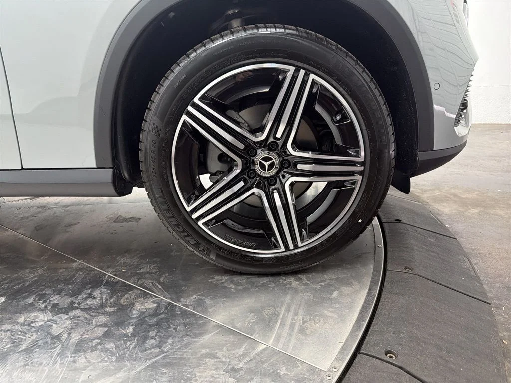 Used 2026 White Mercedes-Benz GLC 300 image 9
