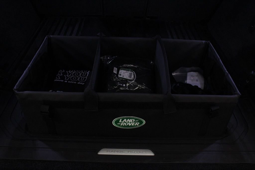 Used 2025 White Land Rover SE image 52