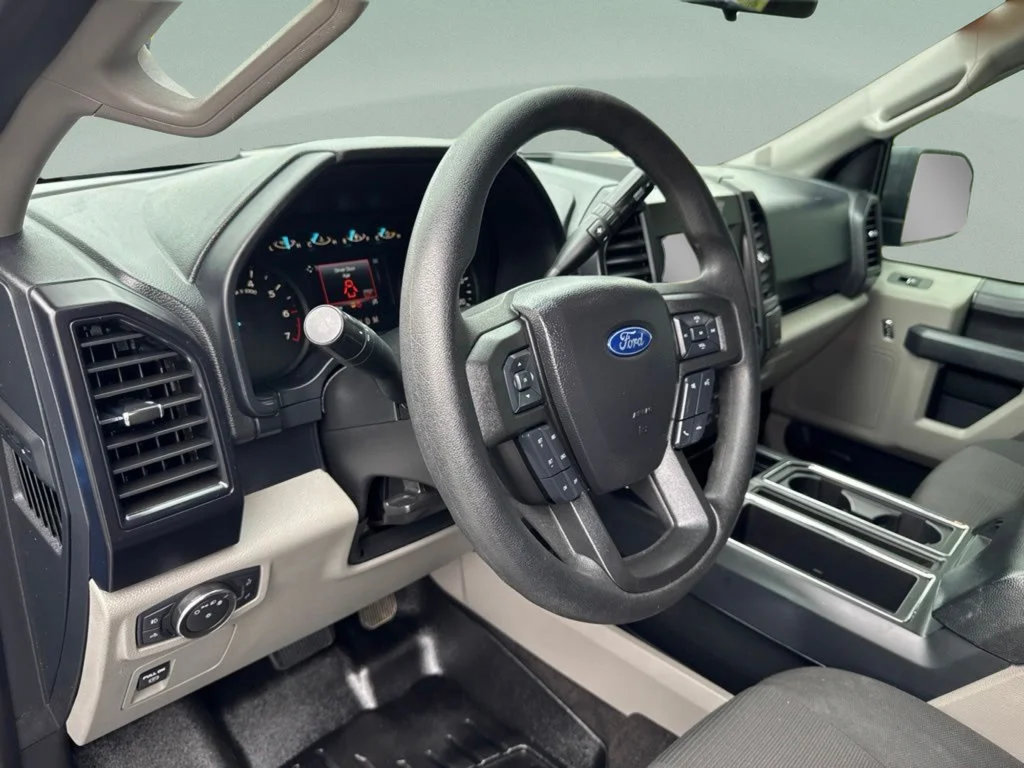 Used 2020 Blue Metallic Ford XL image 21