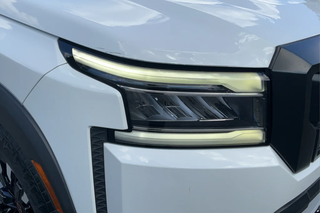 Used 2023 White Nissan PRO-X image 30