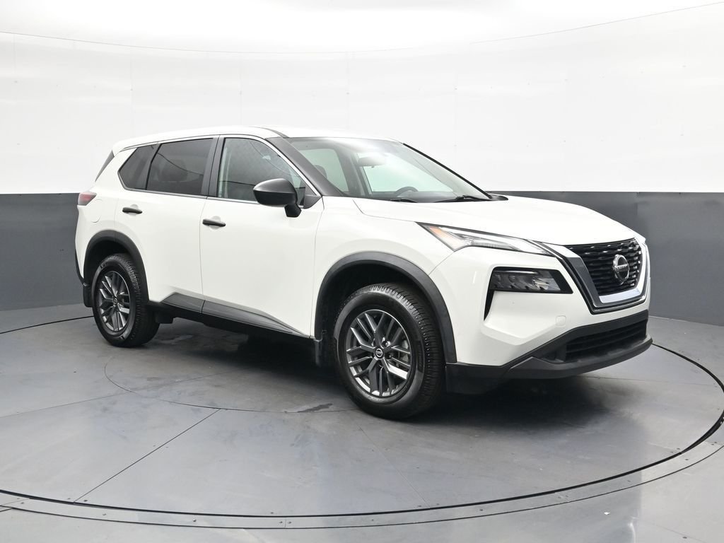 Used 2021 White Nissan S image 4