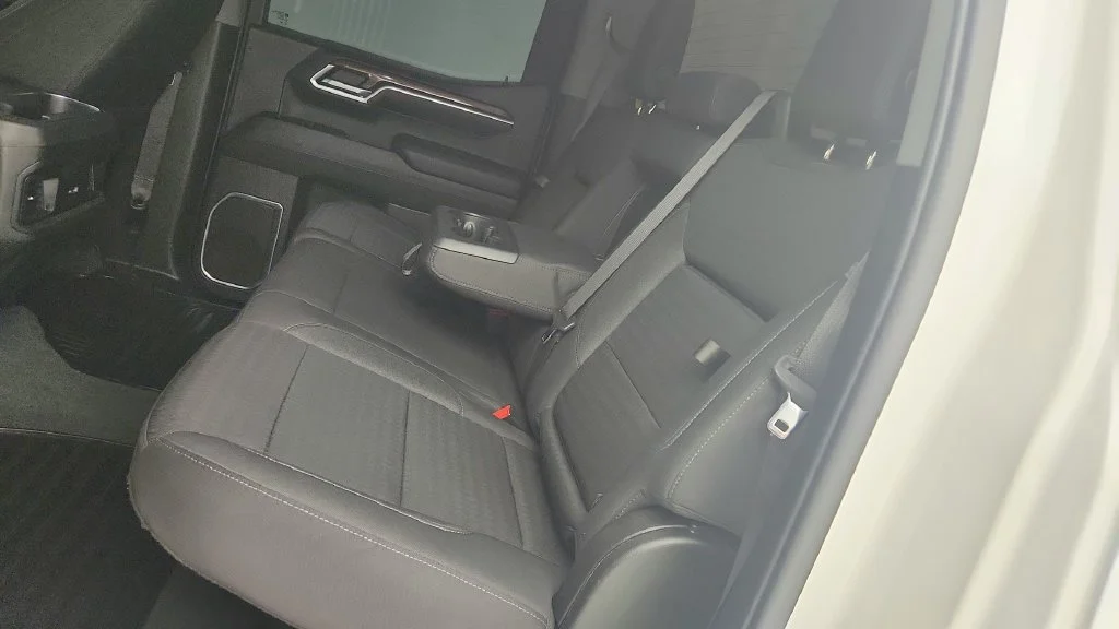 Used 2022 SUMMIT WHITE Chevrolet RST image 25