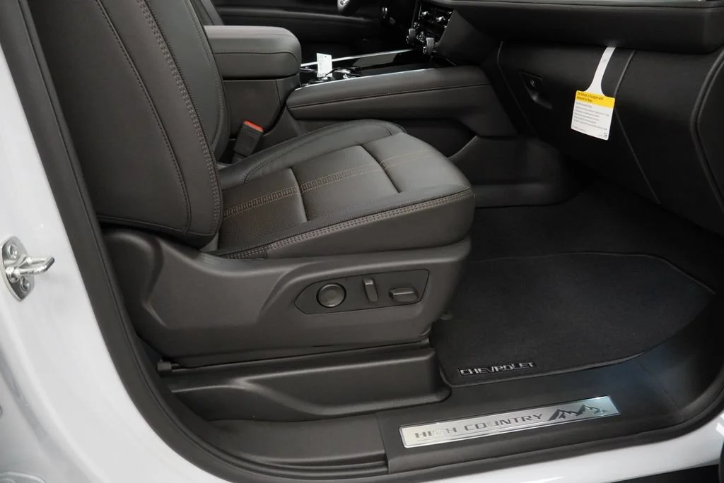 New 2026 Polar White Tricoat Chevrolet High Country image 33