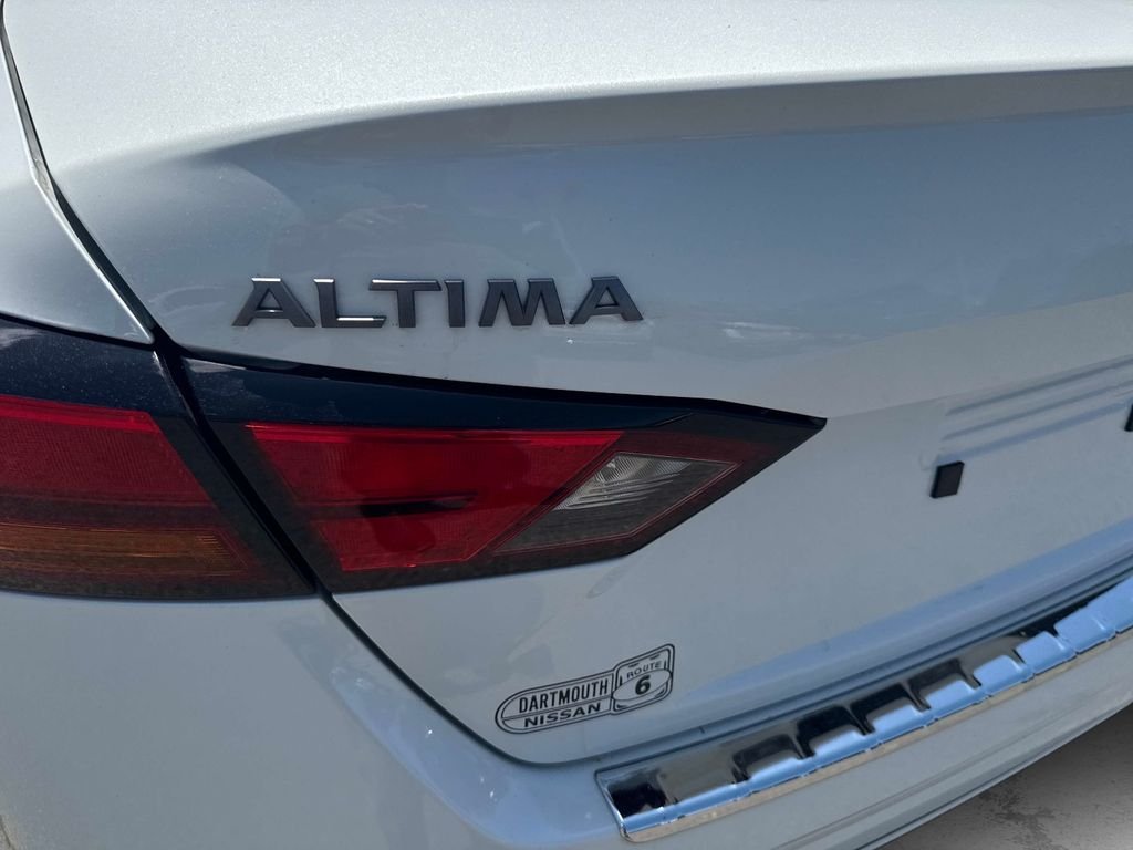 Used 2023 White Nissan 2.5 SV image 3