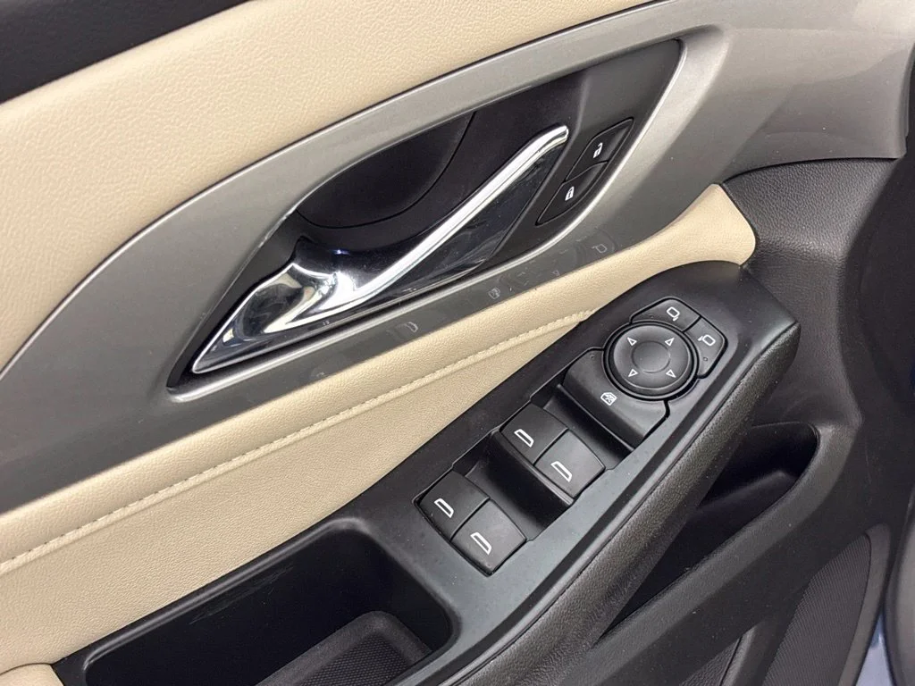 Used 2022 Blue Chevrolet LS image 31