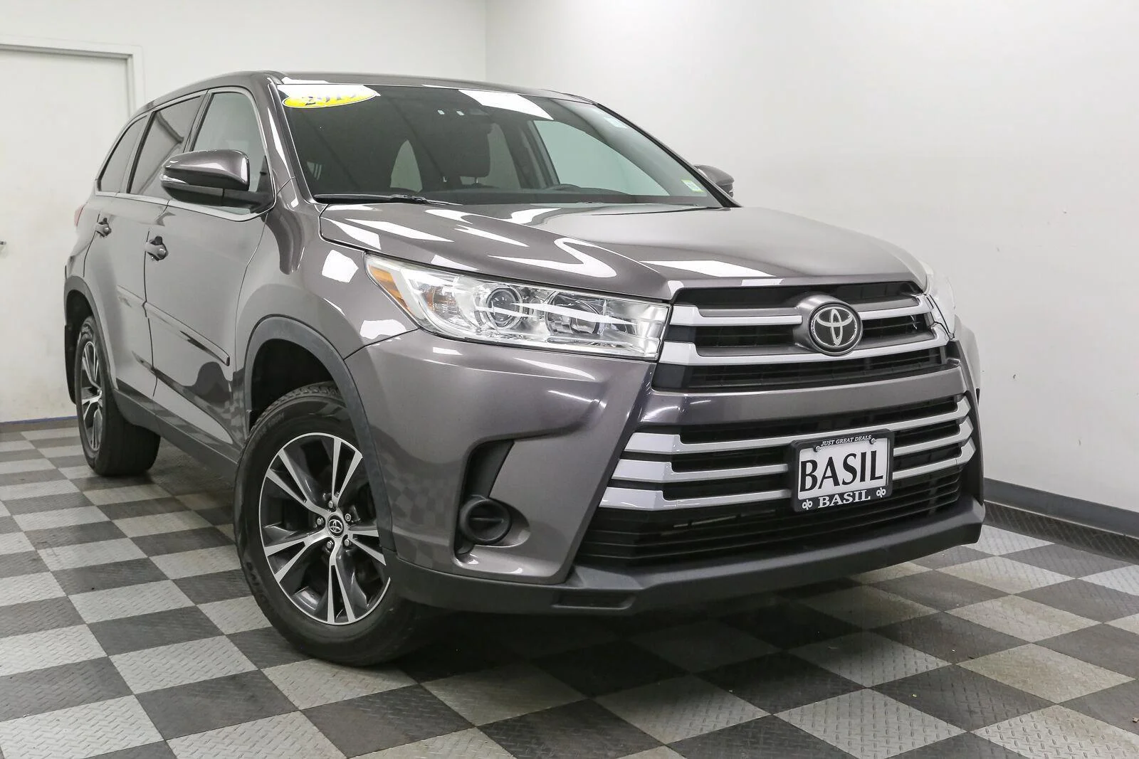 Used 2019 Predawn Gray Mica Toyota LE image 2