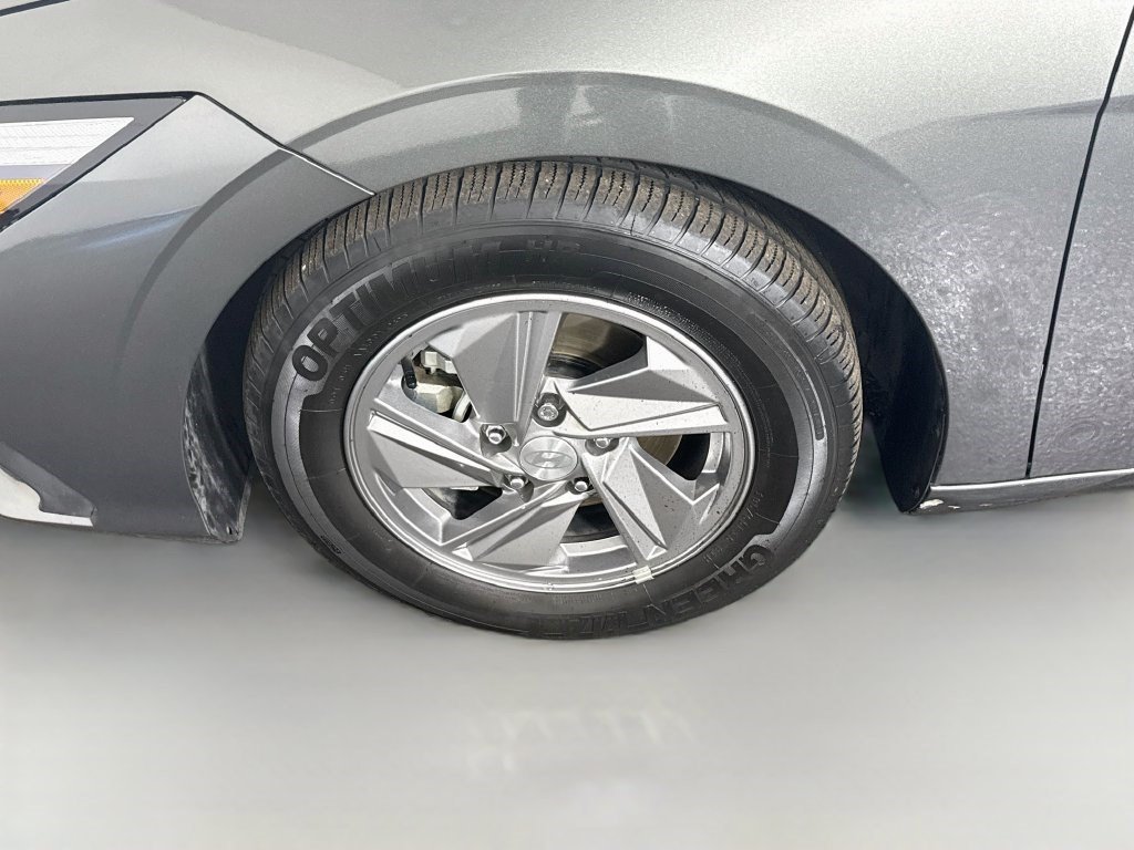 Used 2025 Amazon Gray Hyundai SE image 33