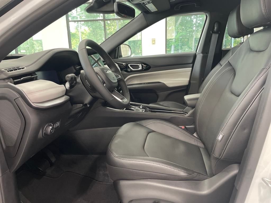 2025 Jeep Compass Limited photo 2