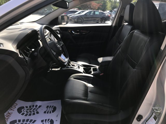 Used 2022 Brilliant Silver Metallic Nissan SL image 26
