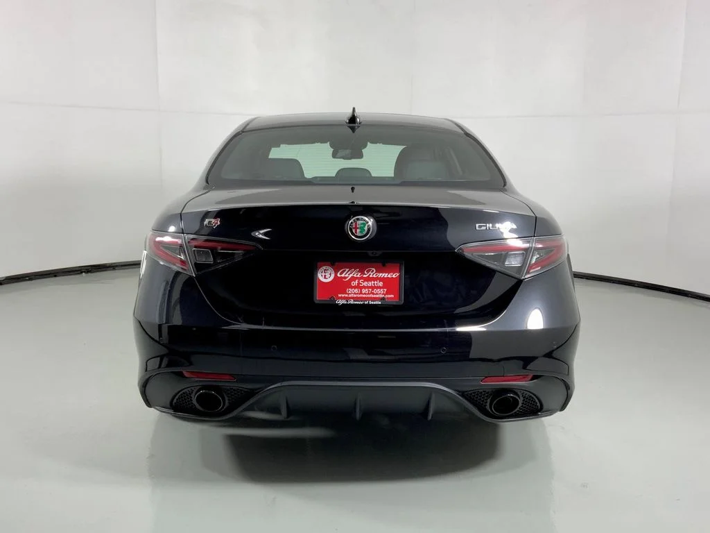 New 2026 Vulcano Black Metallic Exterior Paint Alfa Romeo Veloce image 14