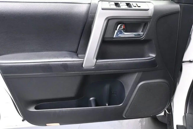 Used 2018 White Toyota SR5 image 13